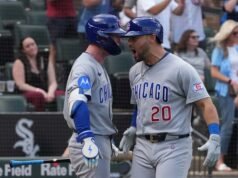 Cubs Pete Crow-Armstrong memberikan bunga kepada White Sox setelah kemenangan lintas kota