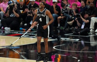 Mitch Johnson dari Spurs memposting pembaruan cedera besar pada De’Aaron Fox dan Dylan Harper di Game 4