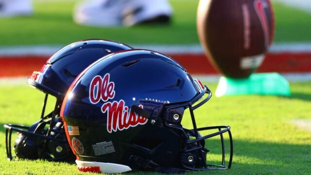 Pemberontak mendesak SEC untuk menghukum Lane Kiffin dan Steve Sarkisian