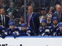 Tampa Bay menandatangani kontrak dua hala veteran