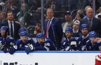 Tampa Bay menandatangani kontrak dua hala veteran