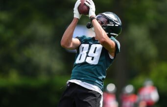 1 Pemain Eagles berisiko kehilangan pekerjaan awal setelah OTA