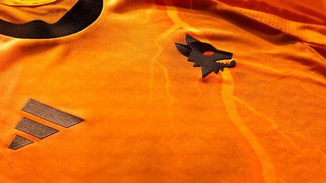 AS Roma meluncurkan jersey tandang oranye yang menakjubkan untuk musim