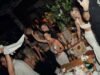 AVLI: tempat makan malam menjadi meriah di tengah halaman Yunani