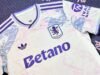 Aston Villa merilis seragam ketiga bergaya kaca patri 2025/26