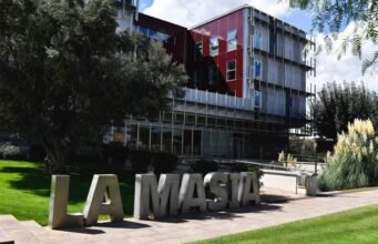 Barcelona akan memperbarui talenta bertahan terbaik La Masia yang berusia 16 tahun