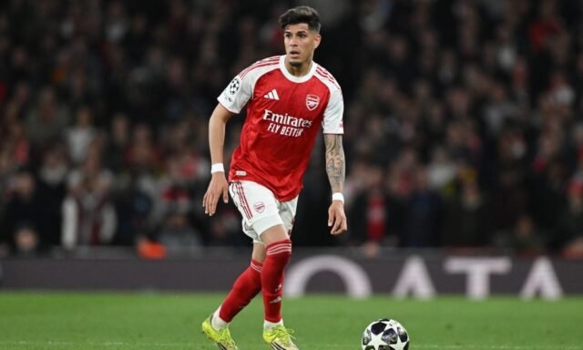 Barcelona mempertimbangkan kepindahan musim panas untuk bek Arsenal senilai €50
