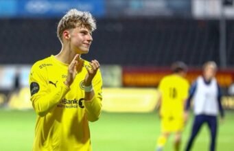 Barcelona menghidupkan kembali minat terhadap striker remaja yang diinginkan Newcastle setelah penjualan Anthony Gordon