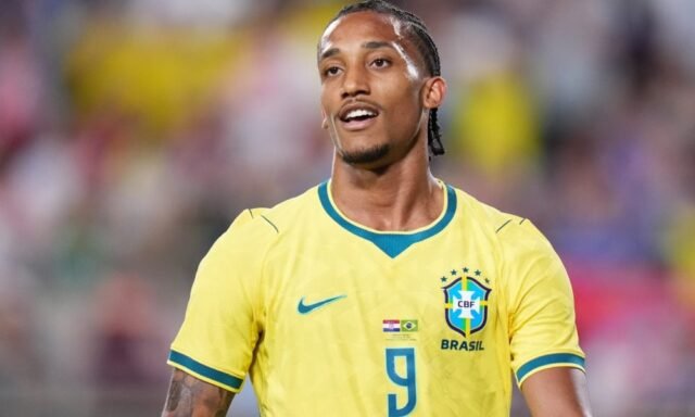 Barcelona yakin mereka bisa merekrut striker Liga Premier dengan harga