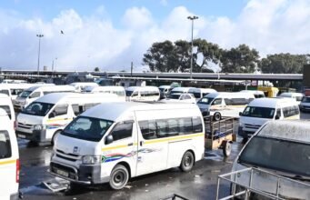 Betapa rakyat biasa di Afrika Selatan merasa tertekan karena kenaikan harga bahan bakar berdampak pada taksi, makanan, dan lapangan kerja
