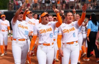 Big Inning membantu Power #8 (7) Lady Vols melaju ke final regional
