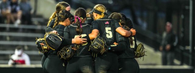 Boiler mengakhiri musim dengan kekalahan 4-3 dari Wisconsin - Purdue