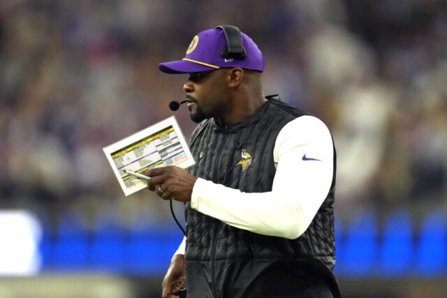 Brian Flores mengubah keluhan terhadap NFL, panggilan pengadilan 31 tim