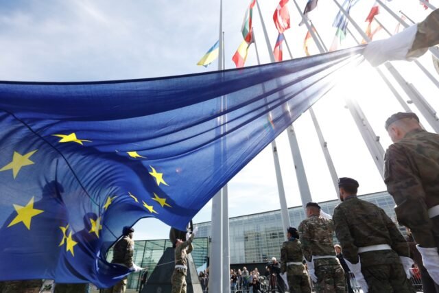 Brussel memecahkan kebuntuan mengenai otorisasi pabrik pertahanan