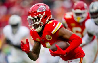 Chiefs WR Rashee Rice baru-baru ini menjalani operasi lutut dan diperkirakan akan absen selama dua bulan