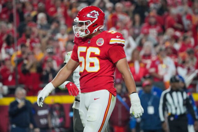Chiefs merestrukturisasi kesepakatan George Karlafti