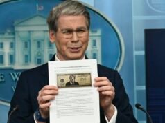 Departemen Keuangan menyiapkan uang kertas $250 dengan wajah Trump di atasnya: NPR