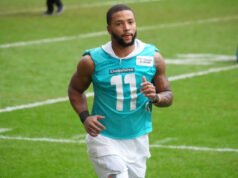 Dolphins S Dante Trader Jr. menduduki puncak pekerjaan awal