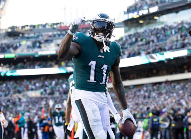 Eagles dan Patriots masih menegosiasikan perdagangan AJ Brown; Philadelphia siap