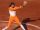 Erin Nuwer melempar Permata, #8 (7) Lady Vols memenangkan game pertama Knoxville Regional