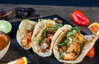 Fajitas Ayam Sheet Pan yang Mudah untuk Malam Hari yang Sibuk