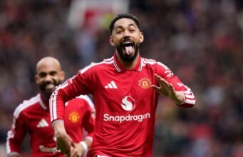 Fernandes menyamai rekor assist dalam pertandingan retak