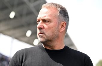 Flick tidak sepenuhnya yakin dengan gol pertahanan Barcelona dan meminta Deco mencari alternatif lain