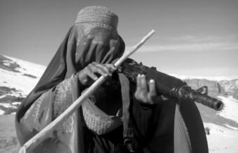 Foto-foto menakjubkan menunjukkan penderitaan dan impian wanita Afghanistan: NPR