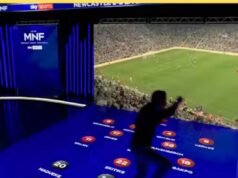 Jamie Carragher menjadi gila setelah kemenangan dramatis Rio Ngumoha di Liverpool