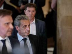 Kantor kejaksaan Perancis menuntut tujuh tahun penjara bagi Sarkozy