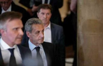 Kantor kejaksaan Perancis menuntut tujuh tahun penjara bagi Sarkozy