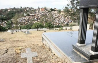 Keluarganya hancur setelah kuburan yang dipesan di pemakaman KZN terkemuka diduga diberikan untuk pemakaman lain