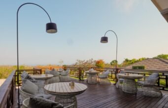 Manjakan diri Anda dengan momen-momen indah dan cita rasa istimewa di WHIM Bar & Restaurant
