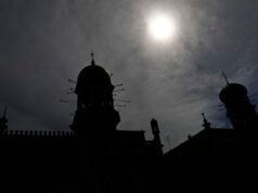 Mengapa ada dua Idul Fitri dan apa maksudnya?