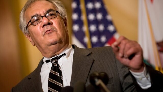Mengingat Barney Frank, Pegawai Negeri Perintis: NPR