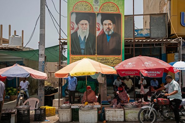 Militer Iran memperingatkan akan 'membuka front baru' melawan AS jika