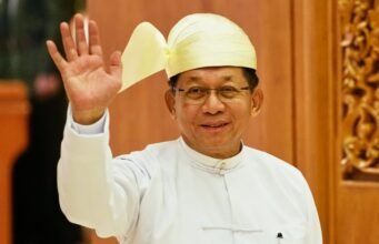 Min Aung Hlaing dari Myanmar melakukan tur luar negeri pertamanya sebagai pemimpin, dengan kunjungan ke India: NPR