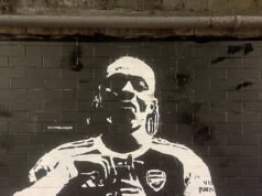 Mural Eberechi Eze muncul di luar Emirates Stadium menjelang kepindahan Arsenal