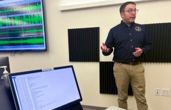 NTSB berupaya menjaga privasi audio kokpit di era AI: NPR