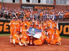 OKLAHOMA CITY BOUND: #8 (7) Tiket Lady Vols Punch ke Seri Dunia Perguruan Tinggi Wanita ke-10