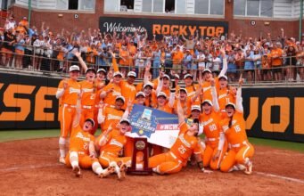 OKLAHOMA CITY BOUND: #8 (7) Tiket Lady Vols Punch ke Seri Dunia Perguruan Tinggi Wanita ke-10