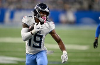 Orang Texas akan menandatangani WR Jha’Quan Jackson