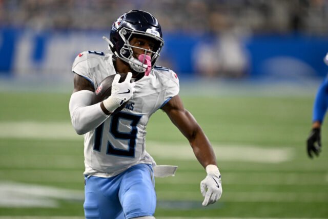 Orang Texas akan menandatangani WR Jha'Quan Jackson