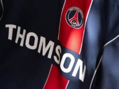 PSG menerbitkan kembali jersey ikonik 2004/05 dengan bantuan dari Ronaldinho