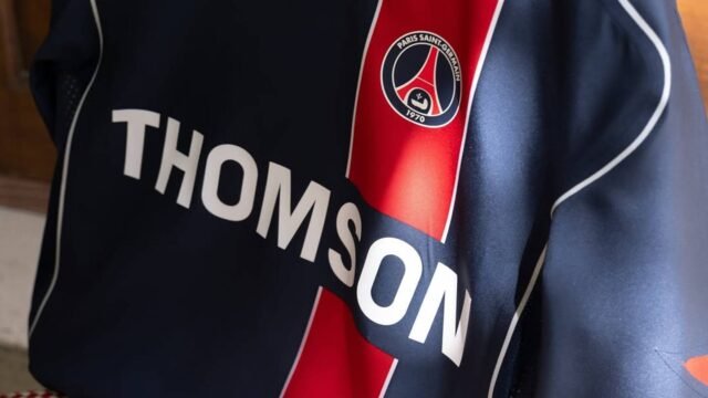 PSG menerbitkan kembali jersey ikonik 2004/05 dengan bantuan dari Ronaldinho