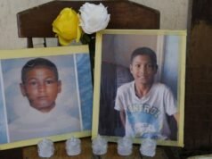 Para orang tua membela diri terhadap tuduhan pelecehan setelah anak laki-lakinya yang berusia 12 tahun bunuh diri