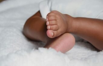 Pasangan ini dijatuhi hukuman karena pembunuhan terhadap anak berusia 19 bulan yang mengalami ‘pelecehan berkelanjutan dan kekerasan serius’