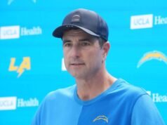 Pelatih Chargers DL Mike Elston menolak wawancara dengan DC