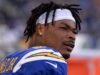 Pengisi daya, Derwin James menyetujui perpanjangan