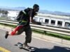 Perjalanan Skateboard Remaja Jason sepanjang 5.900 km